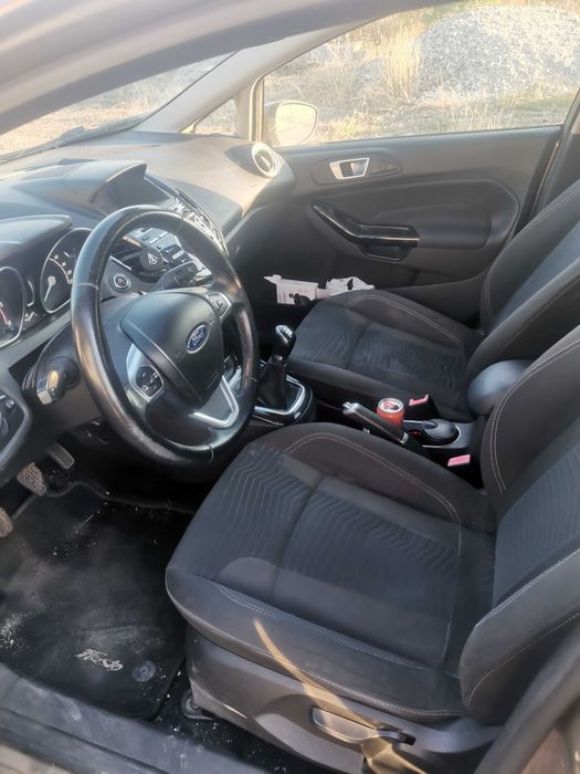 Vând Ford fiesta