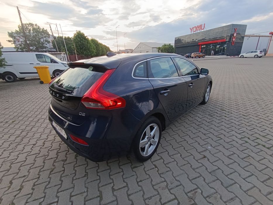 Volvo V40  1.6 diesel/ înmatriculat  24.07.2026/