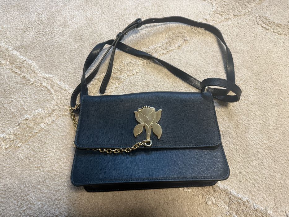 Чанта Furla с метално лого ! В тъмнозелен цвят !