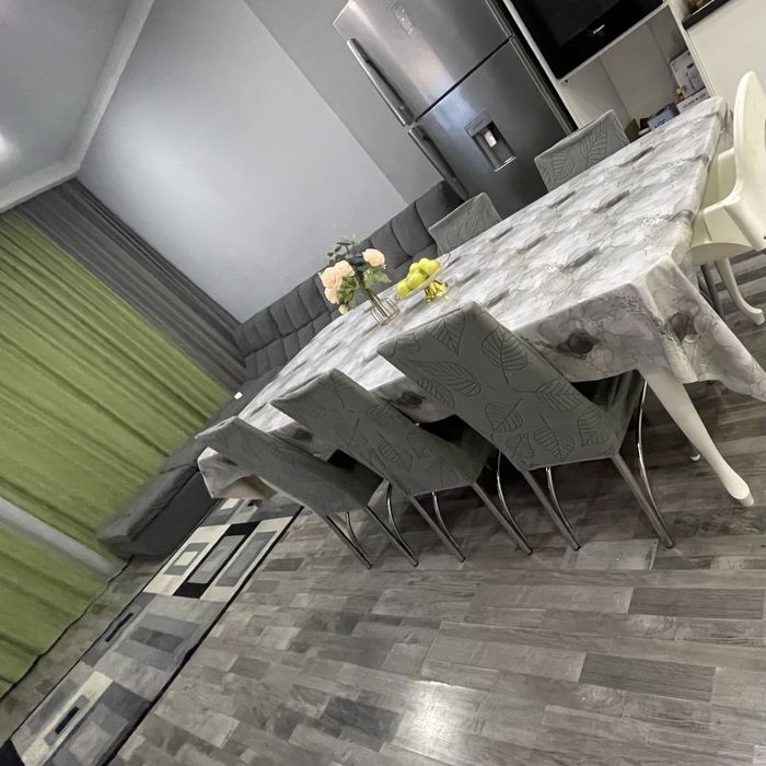 Кухонный стол большой