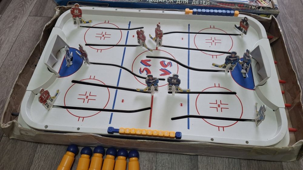 Продаётся настольная игра ХОККЕЙ.