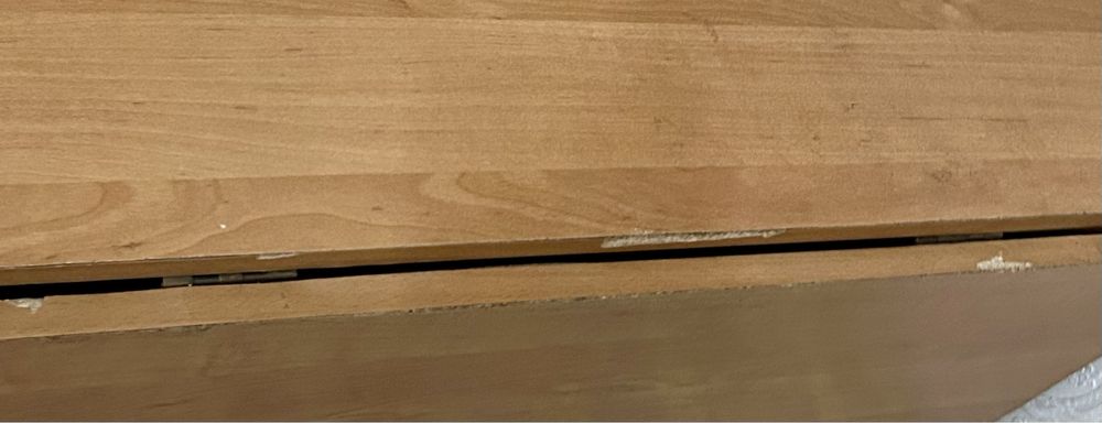 Продам стол книжку и стулья