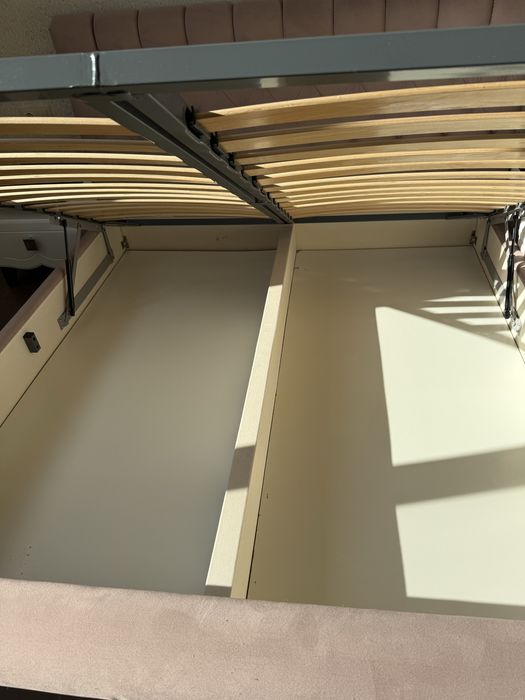 Кровать двуспальная