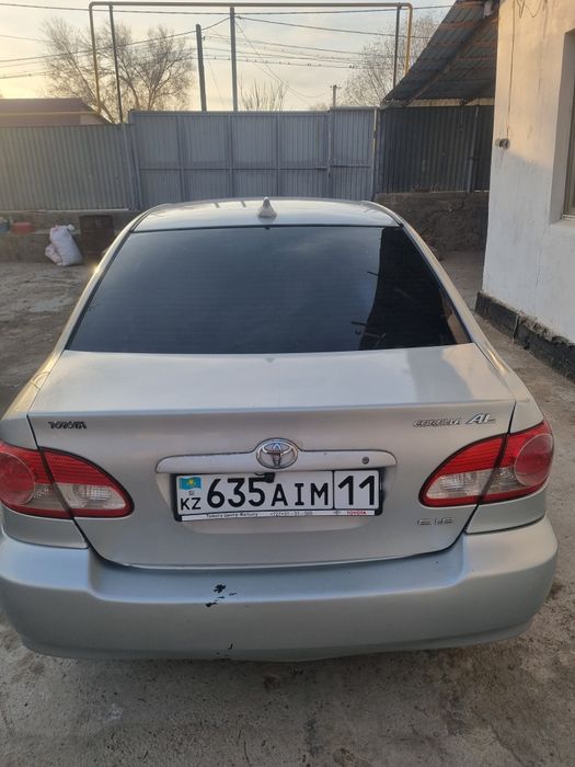 Машина тойота королла