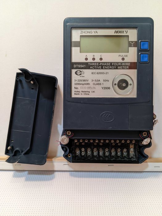 220V, 380V. Hisoblagich. Счетчик электроэнергии.