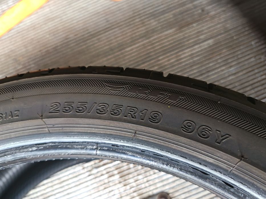 Anvelope vara 255 35 19 Bridgestone runflat 2023 7. 5mm