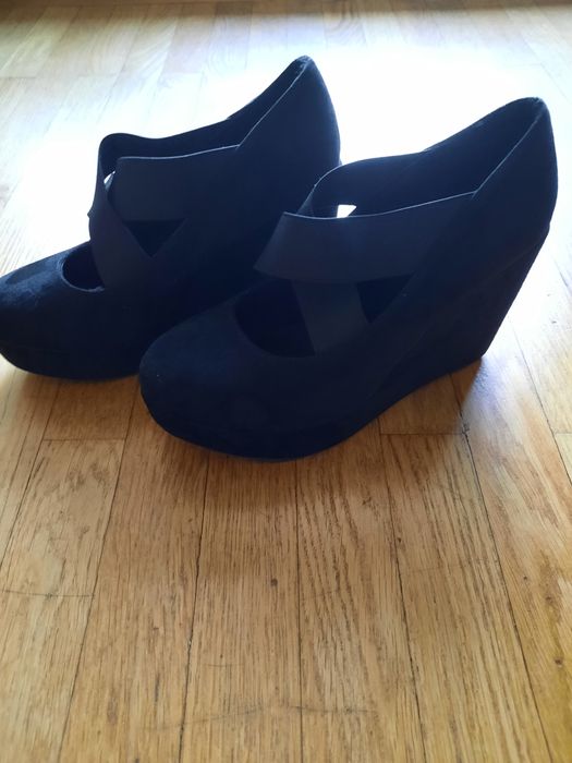 Pantofi negri noi cu platforma 38