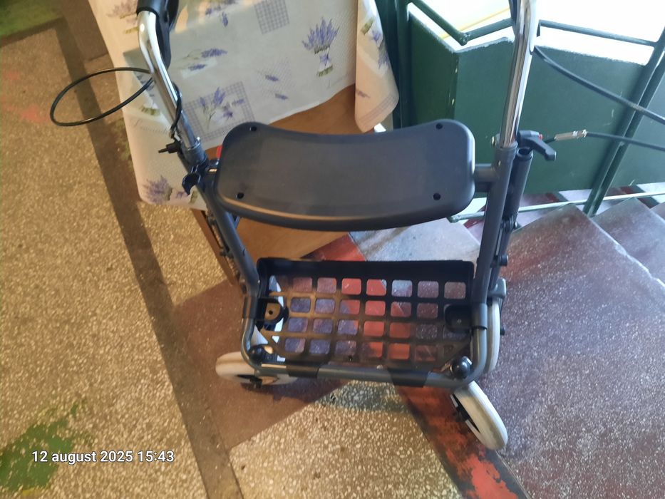 Vând cărucior transportabil accidentat coloana sau bazin,