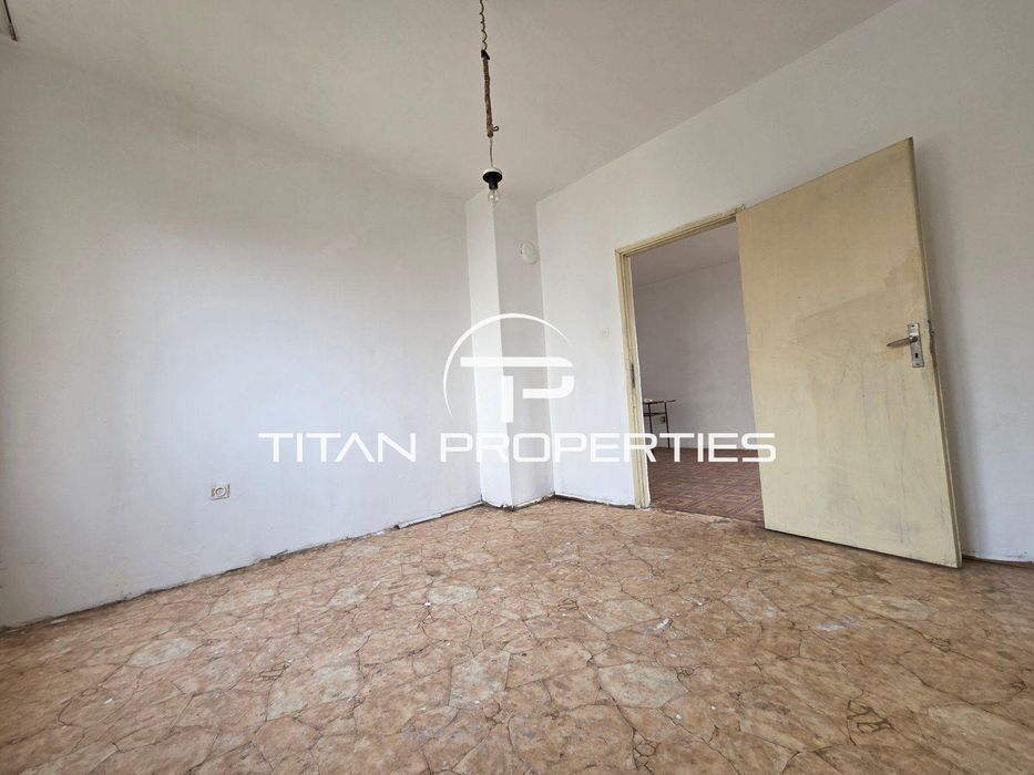 Продава се Тристаен апартамент в Пловдив, Южен - 68 кв.м за 885 €/кв.м - Снимка #2