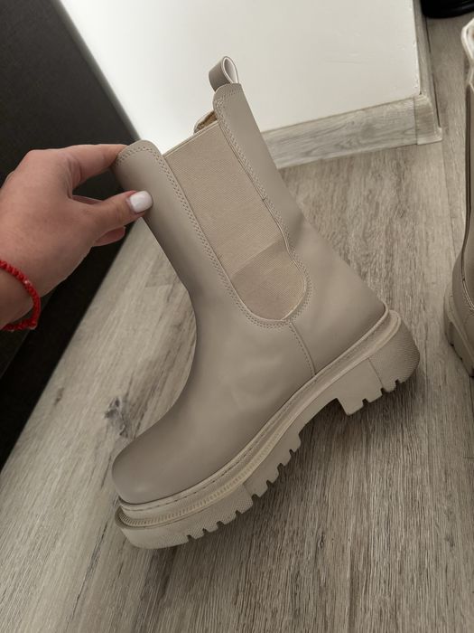 Бежови кожени Боти