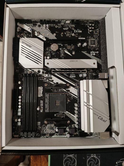 Дънни платки AMD X570 чипсет (AM4)
