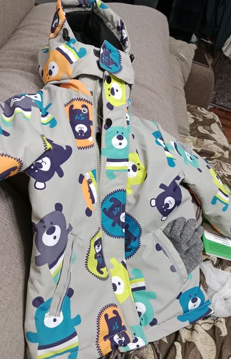 Продам детскую куртку демисехон