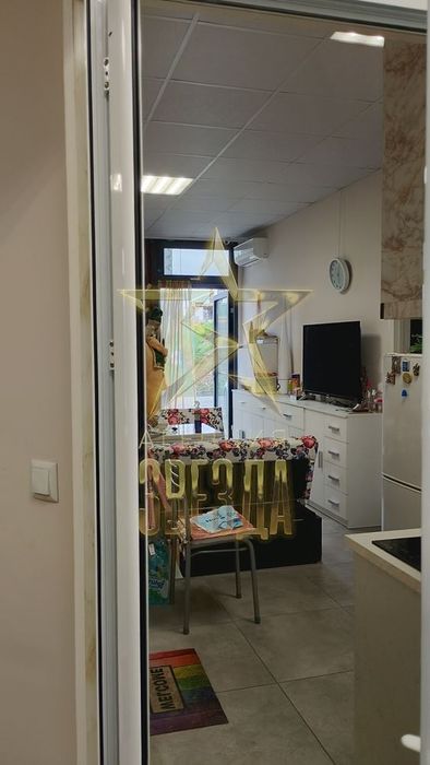 Офис, магазин или двустаен - срещу Короната