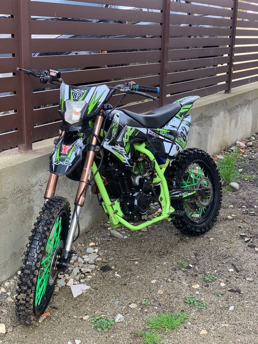 Cross kxd 150cc  merge foarte bine