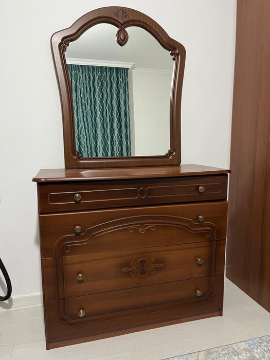 Продаю Спальную гарнитуру и кровать