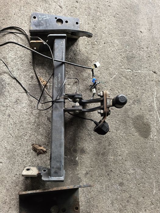 Теглич за Toyota Avensis T27