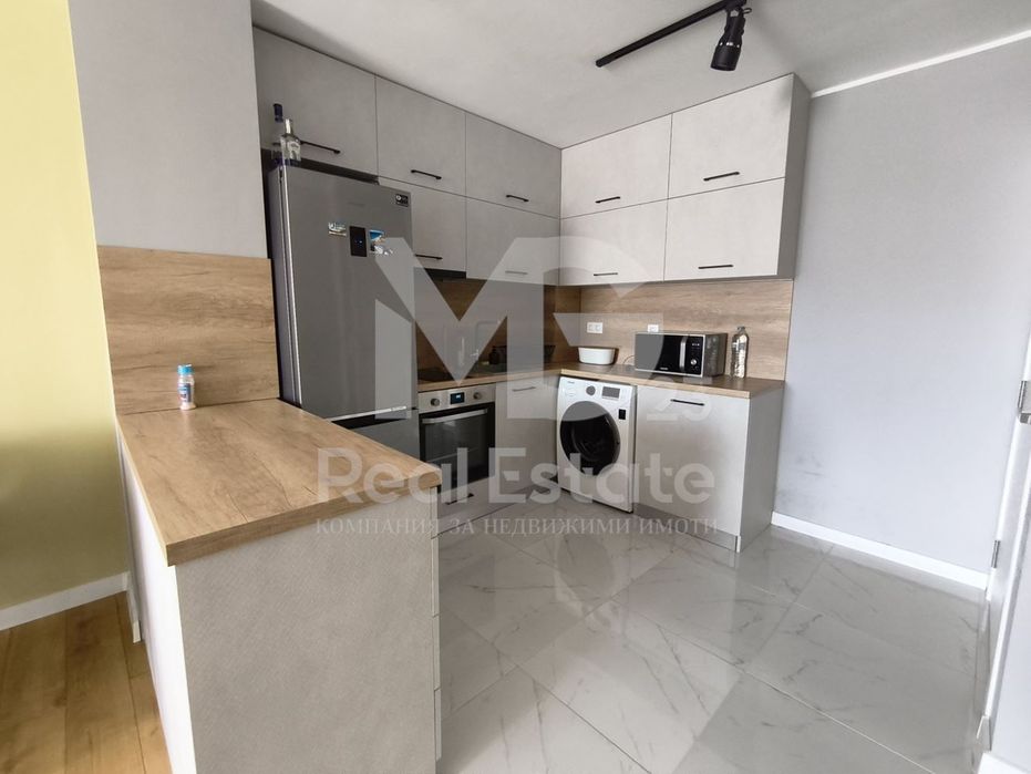 Дава се под наем Двустаен апартамент в Пловдив, Младежки Хълм - 66 кв.м за 510 € - Снимка #2