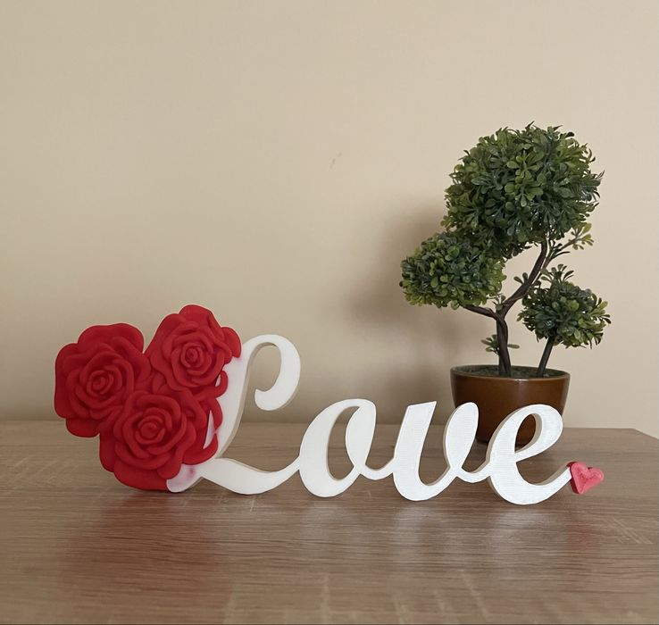 Декоративен надпис “Love”