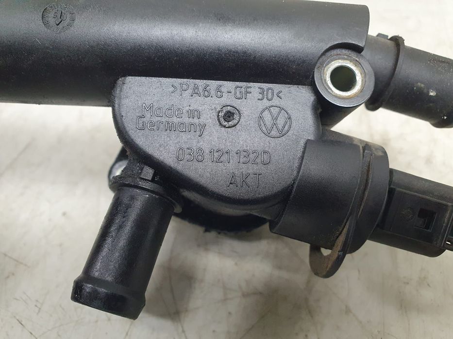Carcasa termostat 1.9 tdi AXR ATD BEW BKC BXE 038121132d Volkswagen V