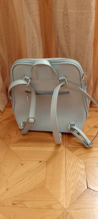 Кожаный голубой рюкзак.