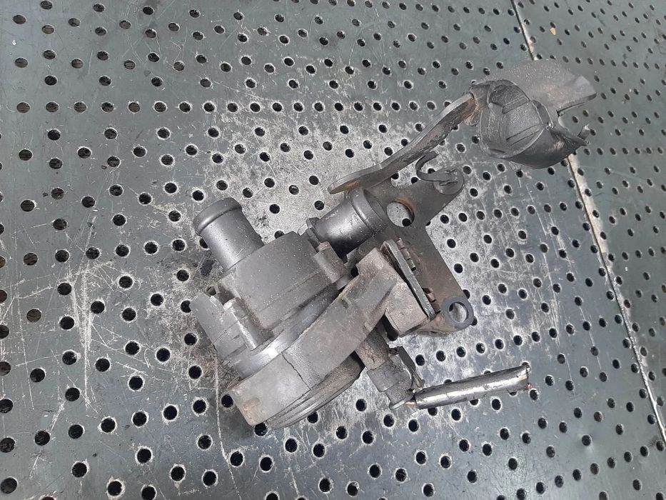 pompa recirculare apa 1.6 tdi cxx  vw golf 7 audi a3 8v leon 5f skoda octavia 3