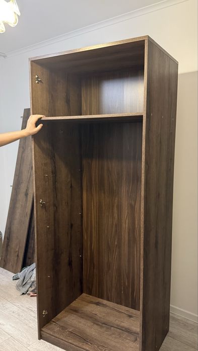 Продам срочно шкаф угловой