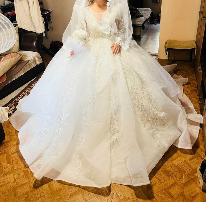 Продав се чисто нова рокля