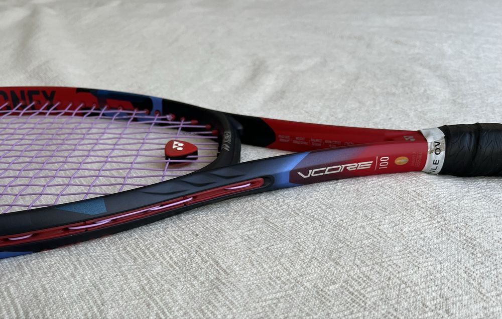 Ракета за тенис Yonex. Isometric