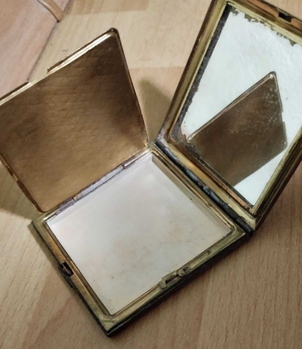 Port fard vechi cu oglindă - 1967