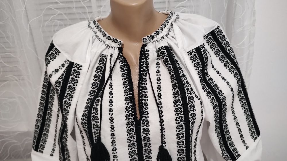 Ie tradițională,noua, cu motive florale țesute, zona Făgăraș