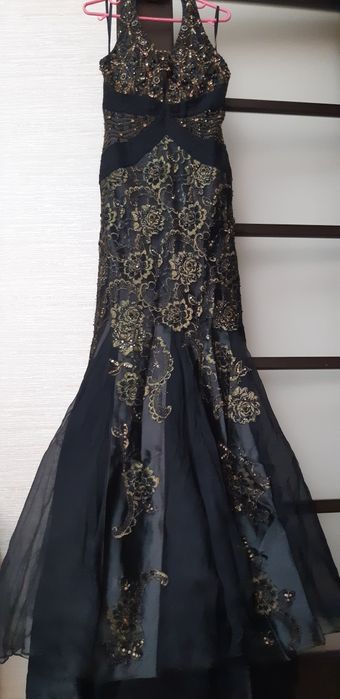 Шикарное вечернее платье