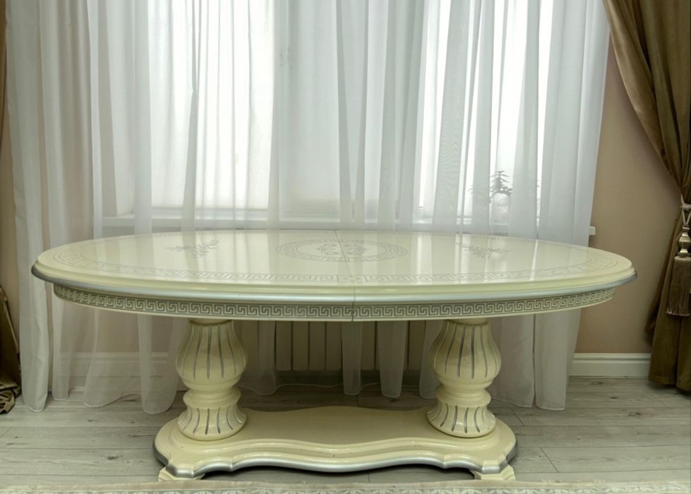 Стол Версаче в отличном состоянии