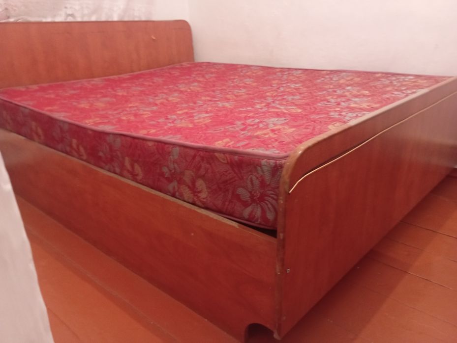 Продается двух спальни диван