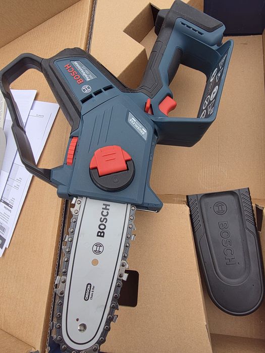 Ferăstrău cu lanț pe acumulator Bosch GKE 18V-15