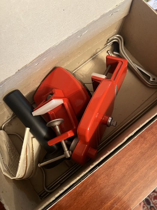 Продаю машинку для перемотки ниток