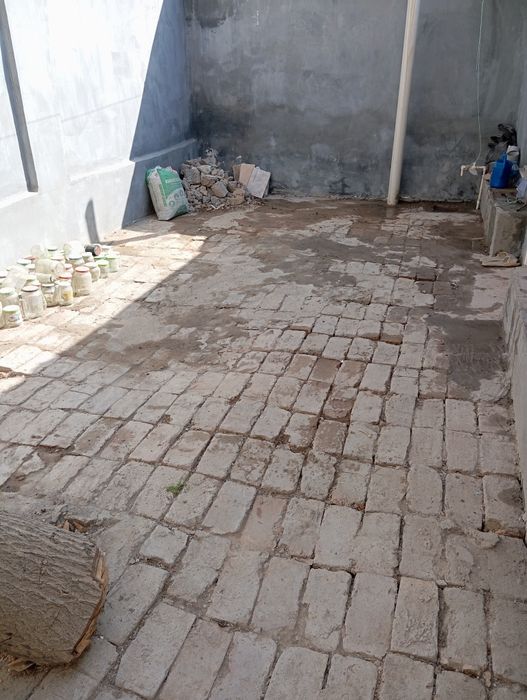 Продается 3 жилой комнатный дом на одной сотке ориентир метро Максима