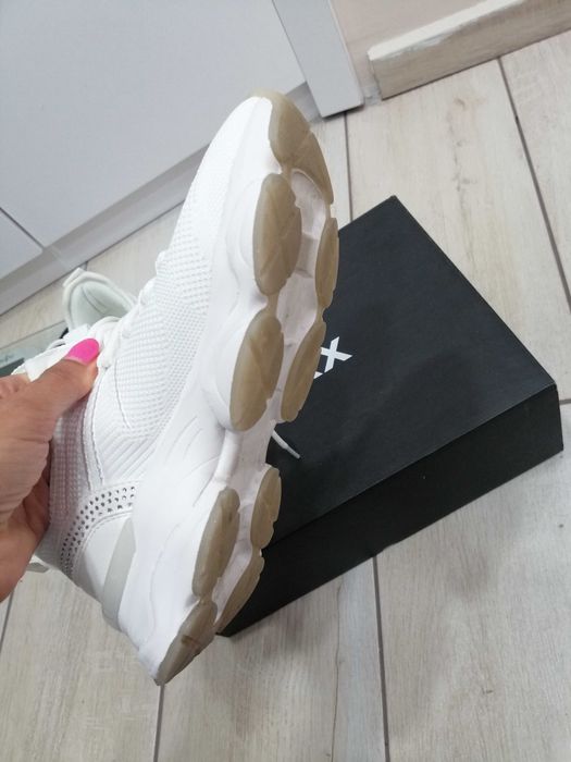 Бели маратонки Mexx