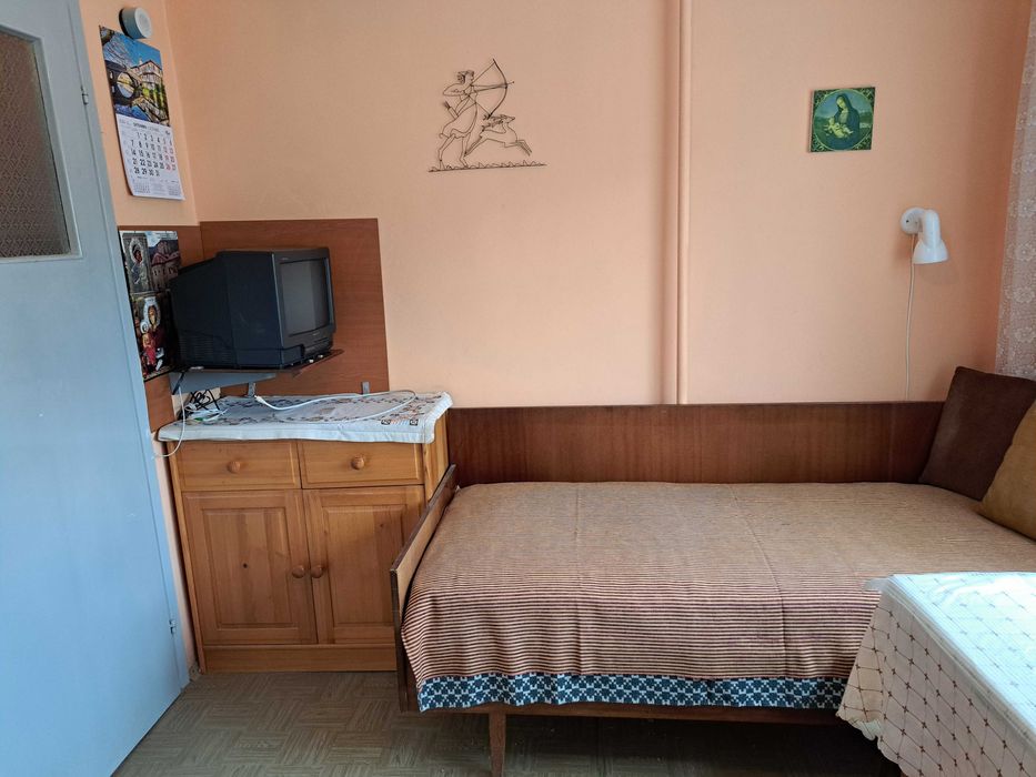 Продавам двустаен апартамент с таван и изба в центъра на Асеновград