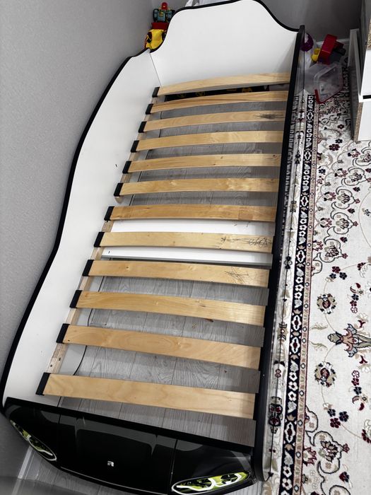 Продаётся детская кровать-машина