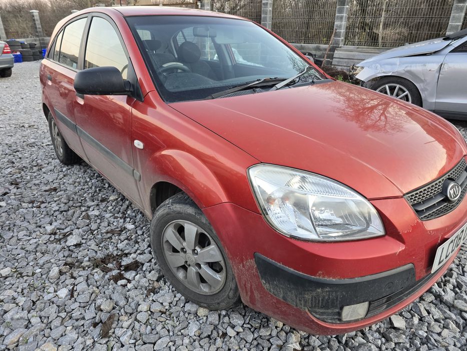 Продавам киа рио на части