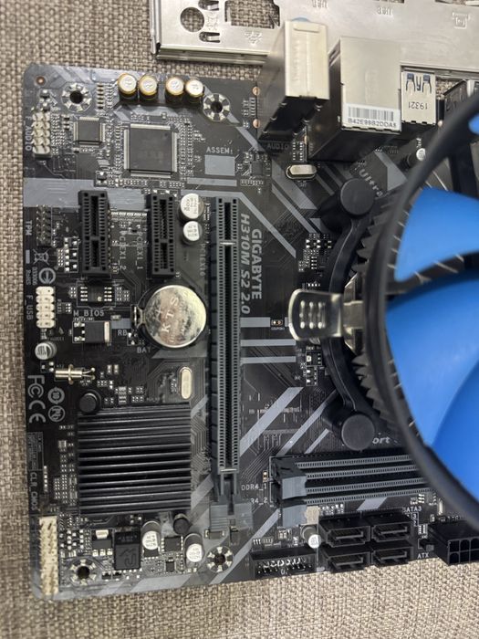 Материнская плата с процессором