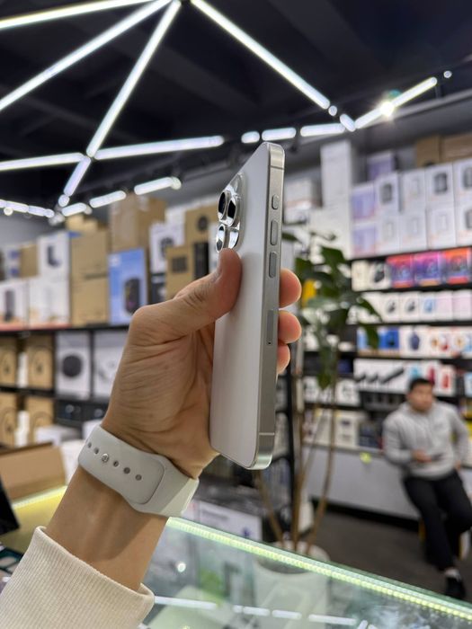 IPhone 15 Pro  / 128 GB