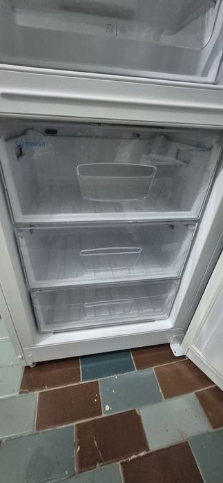Холодильник Indesit