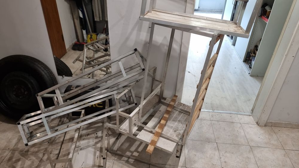 Стойки за компютър, сървър, майнинг риг