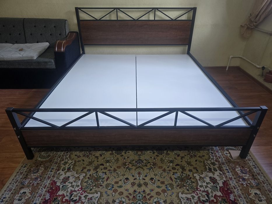 Кровать. Kravat. Металлическая двуспальная кровать. Spalni krovat