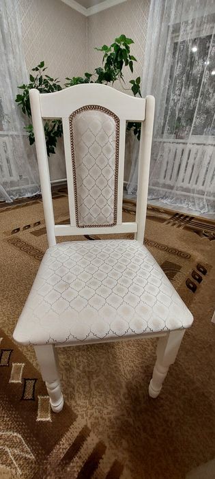 Стол со стульями