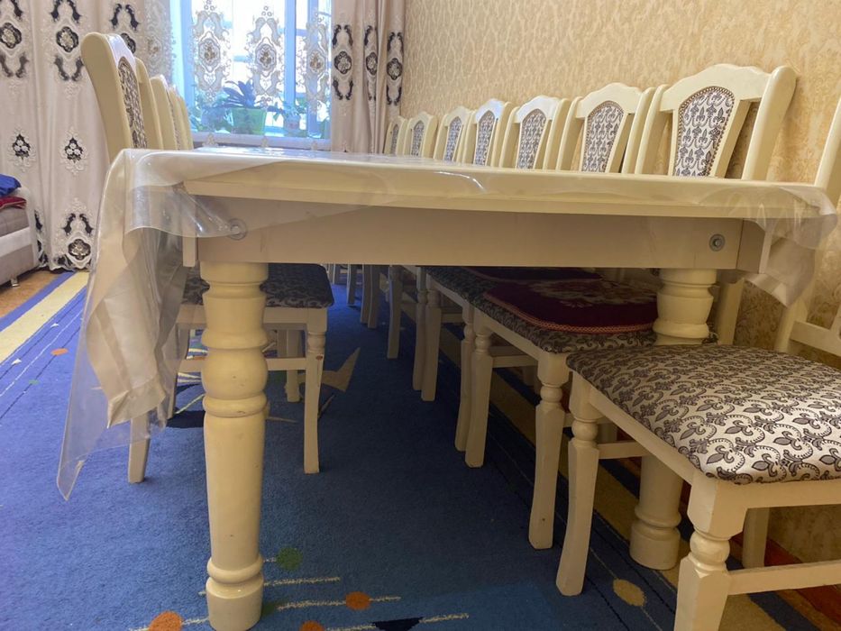 Продается стол  с 4 стульями