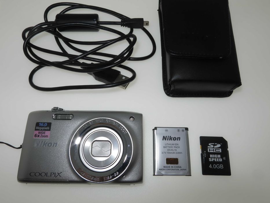 Nikon Coolpix S2700 компактен цифров фотоапарат камера отличен НОВ