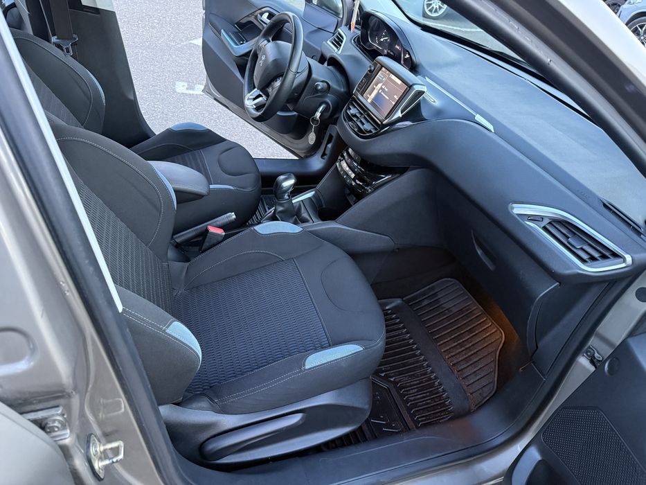 Peugeot 208 1.6i