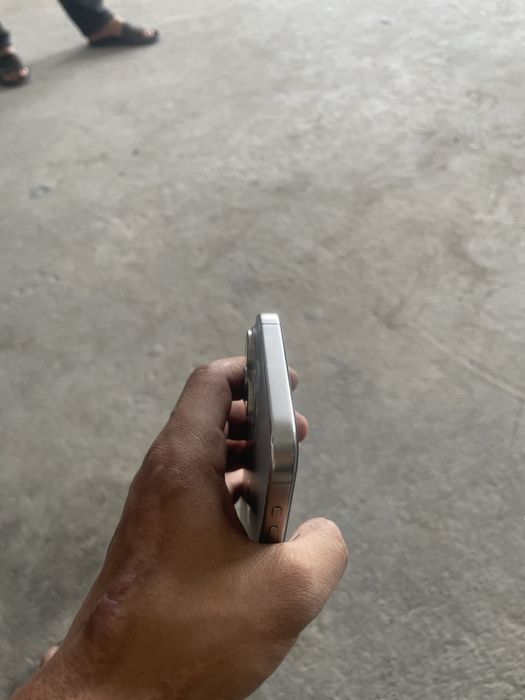 IPHONE 15 PRO MAX 512 gb soatiladi karobka dakument bor